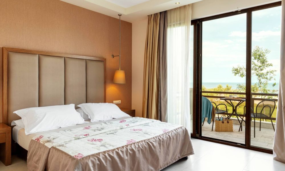 Standard Double Room with Direct Sea View (3)